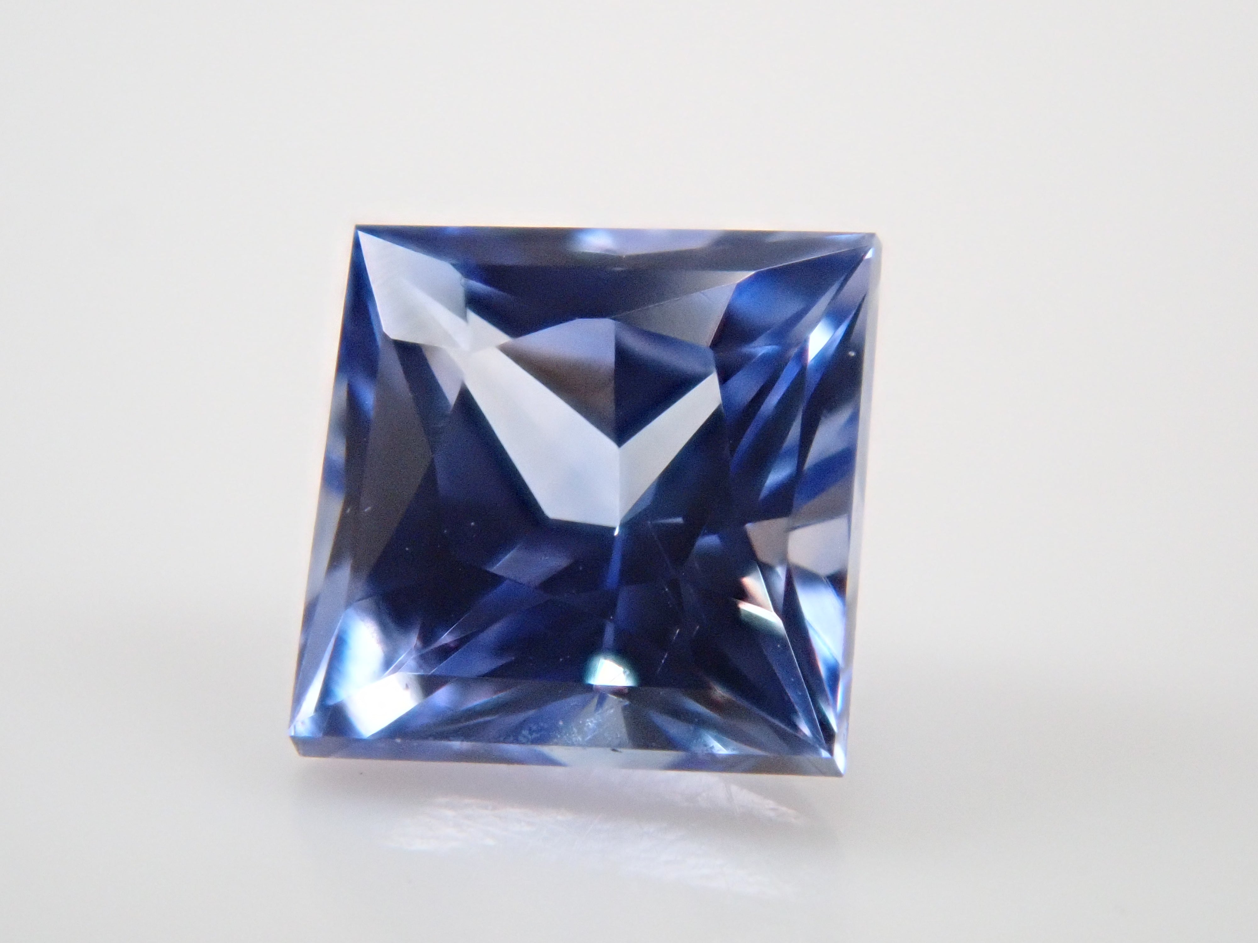 スリランカ産ブルーサファイア（アイスブルー） 0.271ctルース