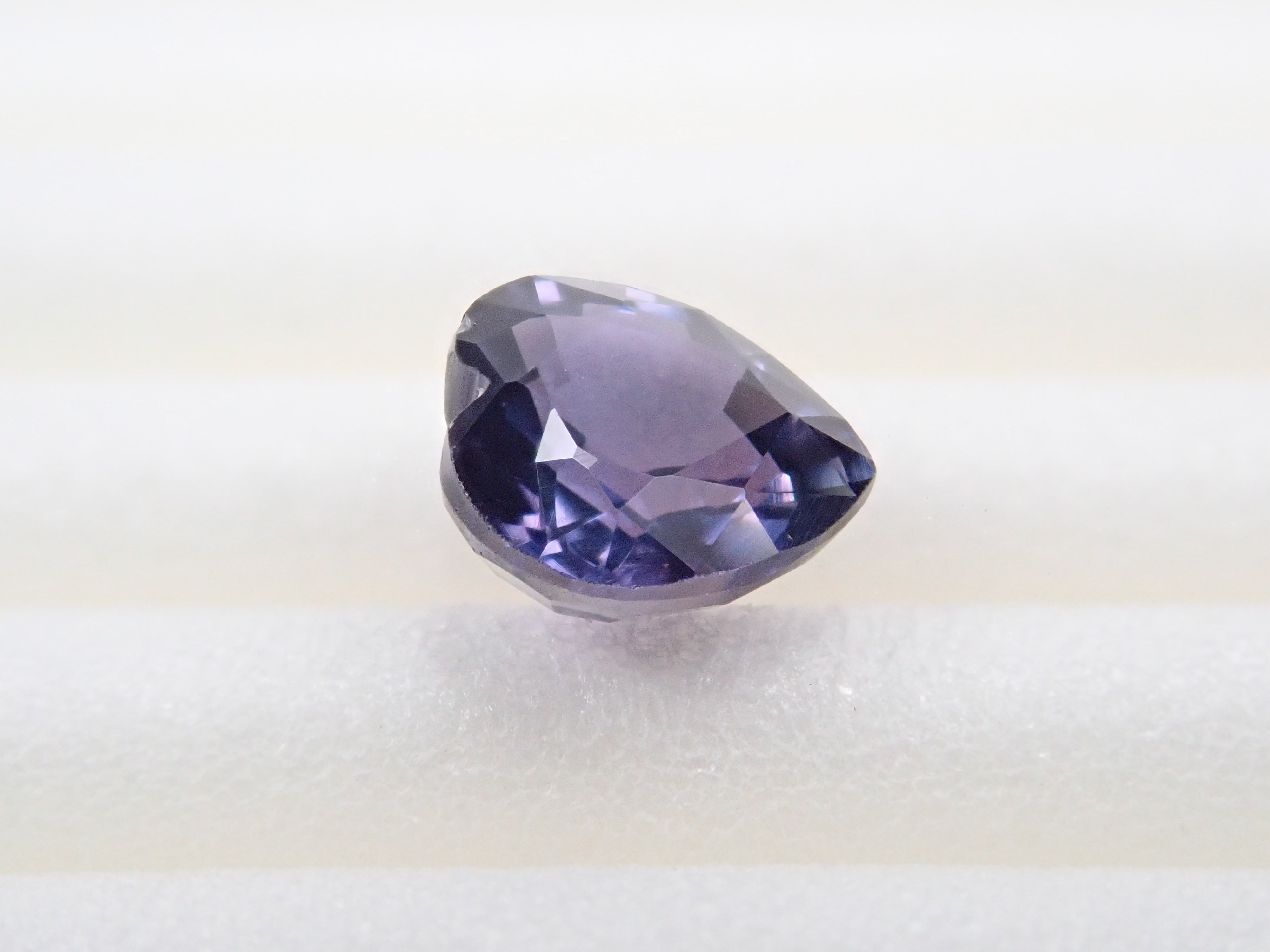 タンザニア産パープルサファイア 0.681ctルース (カラーシフト)