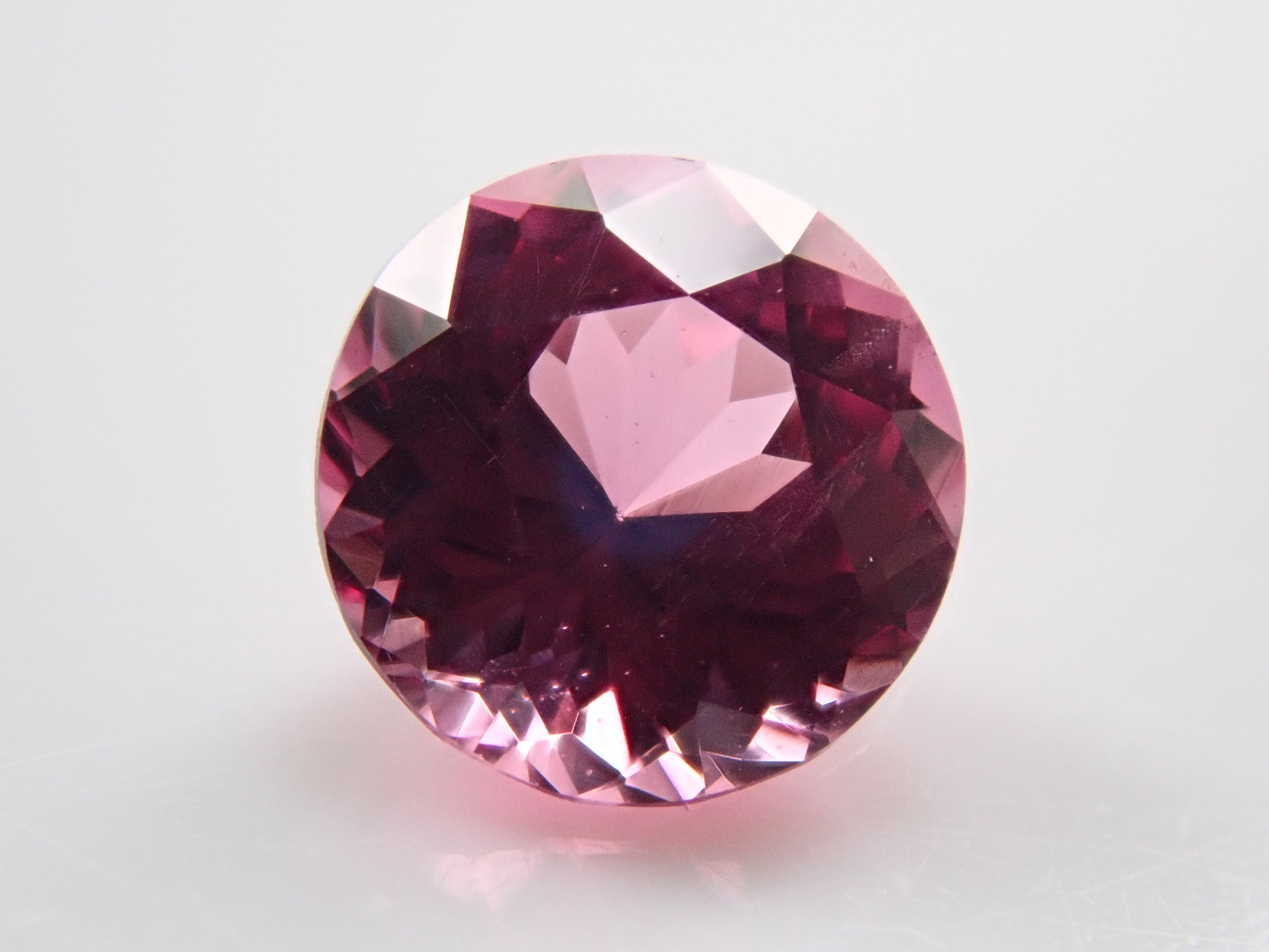 ブラジル産ピンクスピネル 0.409ctルース