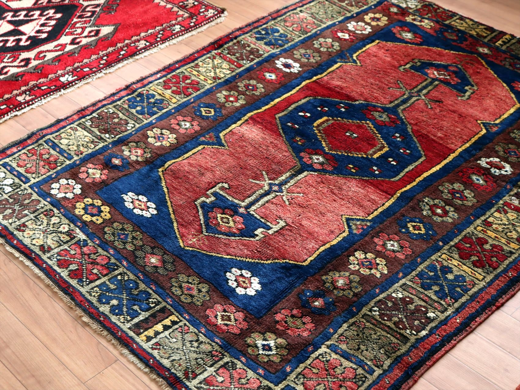 キリムスタイル / トルコ絨毯 オールドカーペット144×111cm レッド