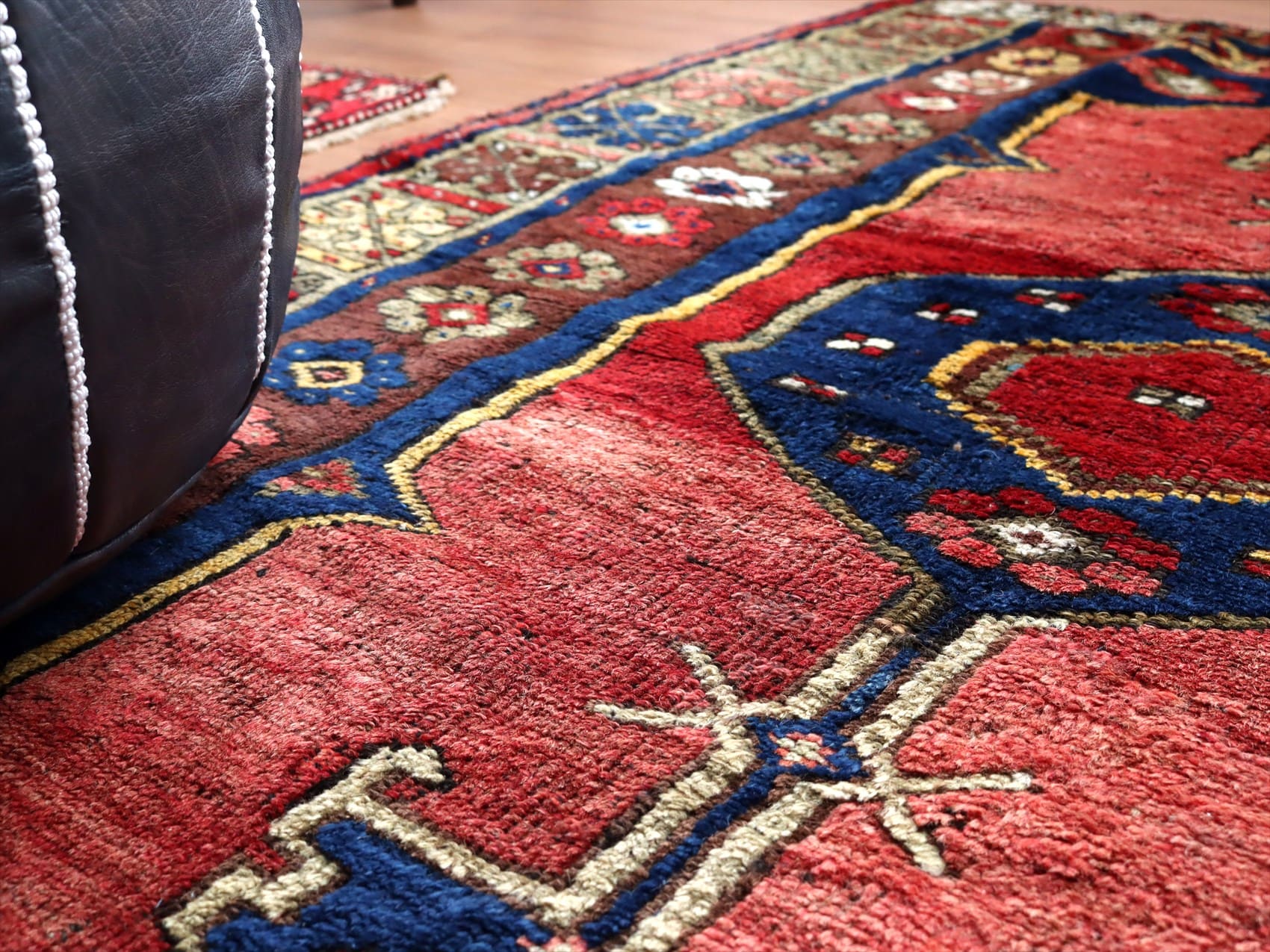 キリムスタイル / トルコ絨毯 オールドカーペット144×111cm レッド