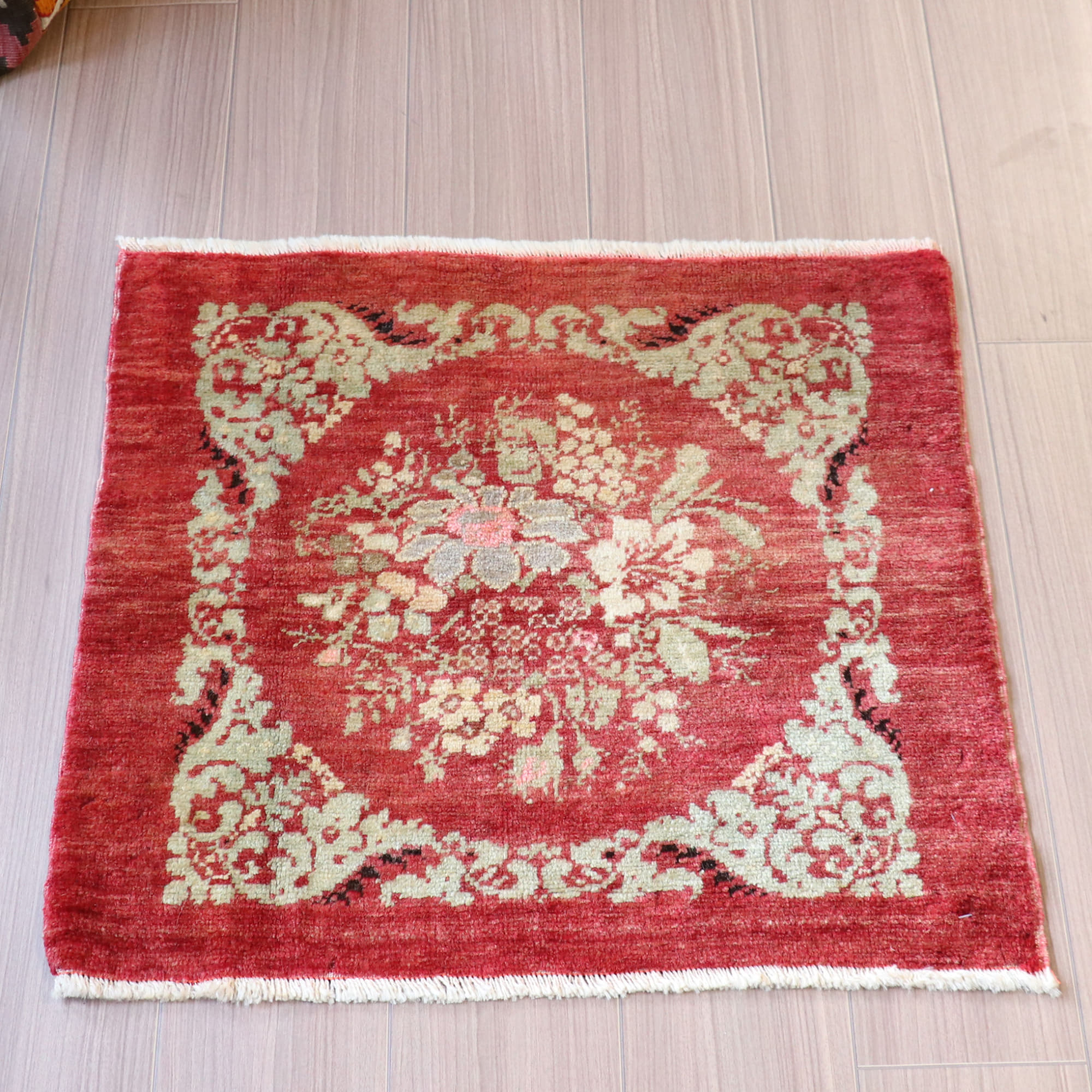 ピンク紋章柄 ローズピンクの紋章ラグ ヴィンテージトルコラグNo.732