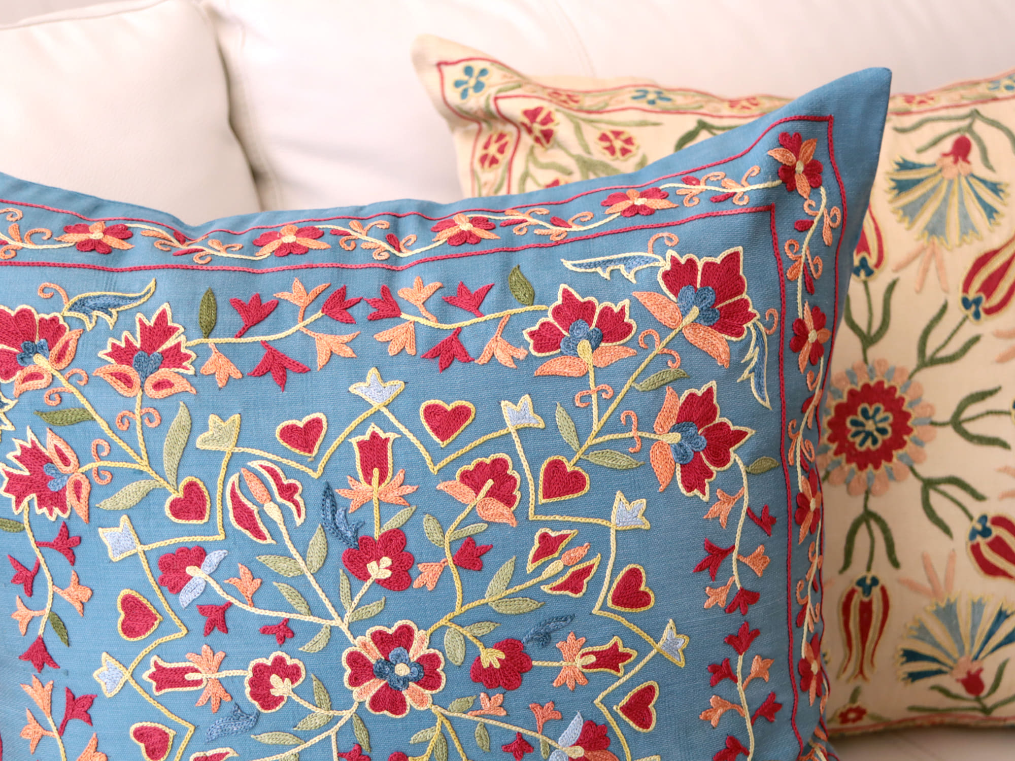 キリムスタイル / クッションカバー 50cm シルク スザンニ刺繍48×49cm