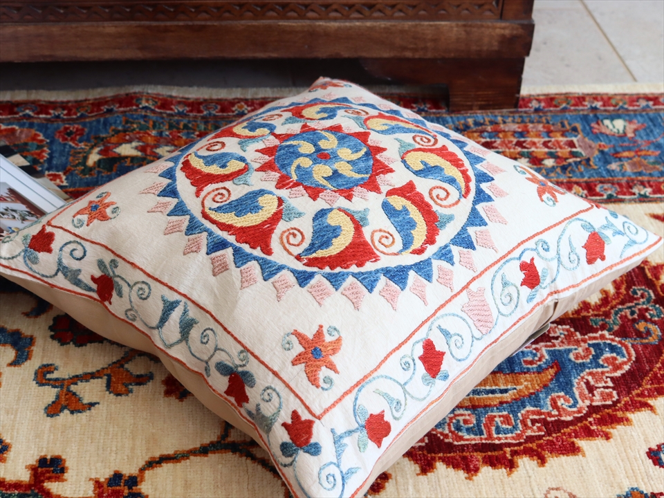 キリムスタイル / スザンニ クッションカバー/ウズベキスタン シルクの