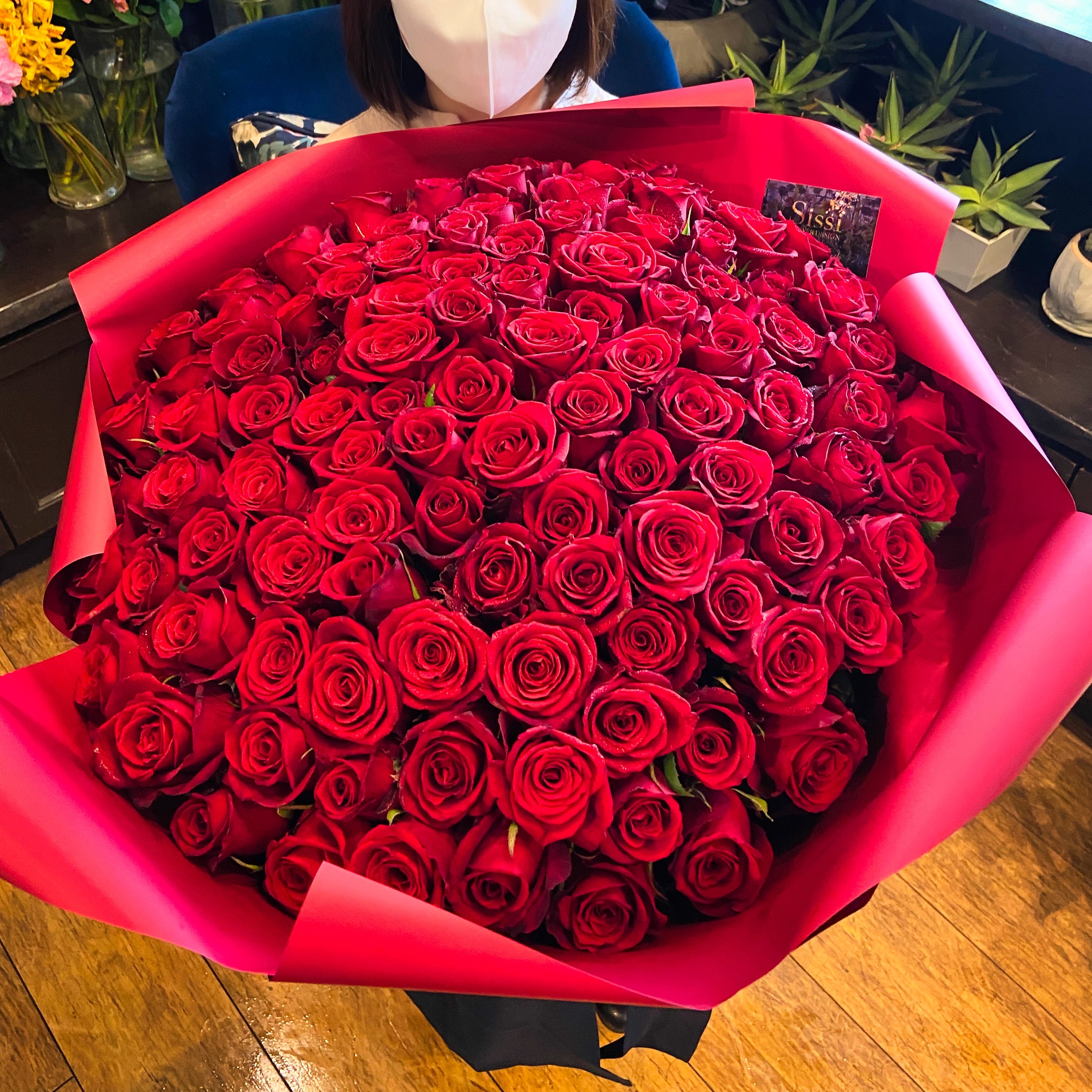 100本バラのラウンドブーケ – Sissi Flower Design JP