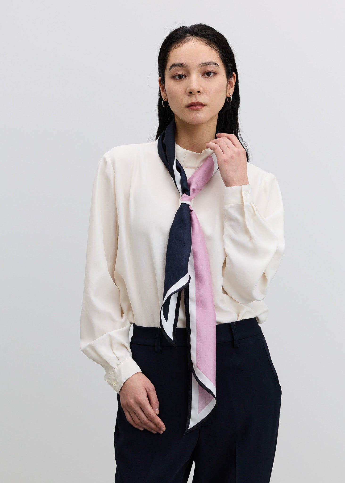 シルク剣先スカーフ- SOÉJU online store｜上質な大人の女性のための