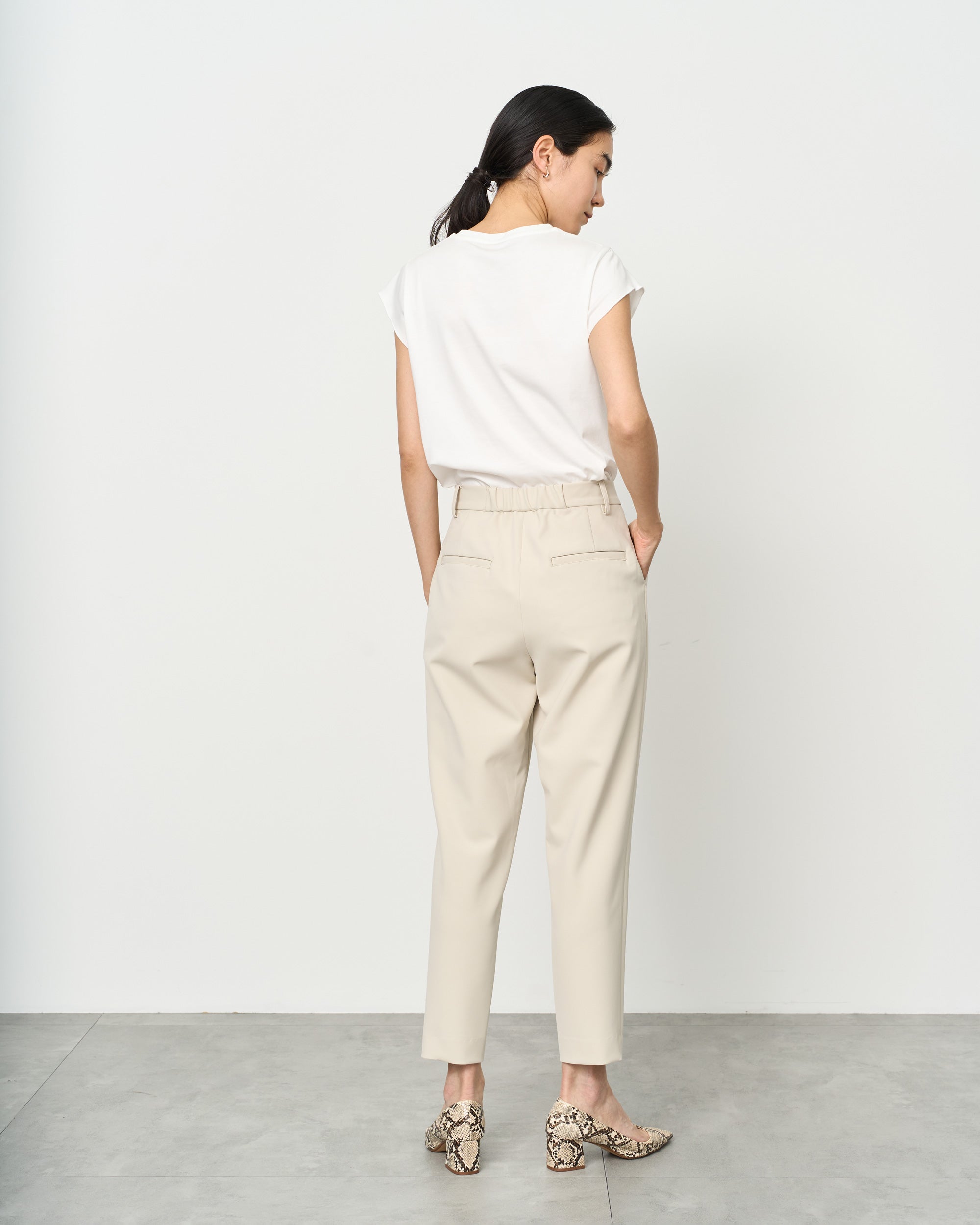 ストレッチファインタックパンツ - SOÉJU online store｜上質な大人の