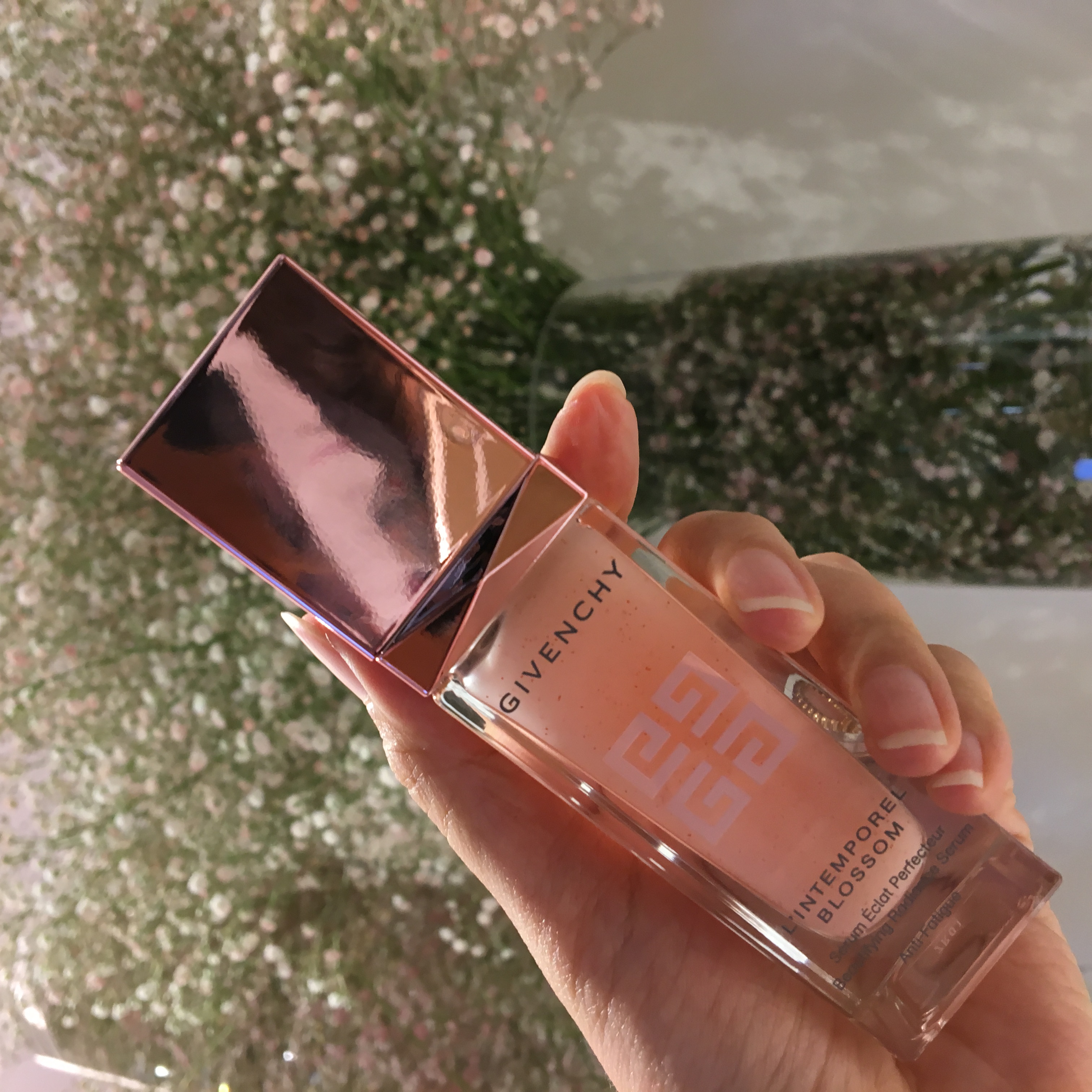 塗った瞬間から肌をキレイに見せる！？GIVENCHYランタンポレル