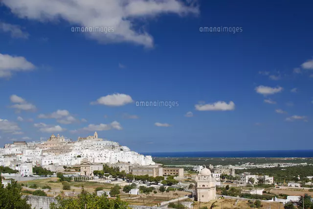 南イタリアの要塞都市 オストゥーニ[81385000186]の写真・イラスト素材