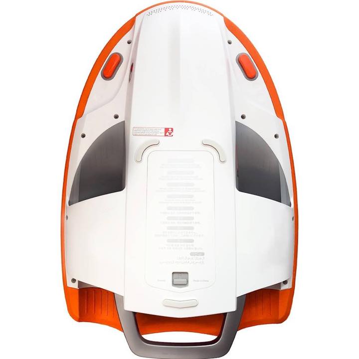 バタ足しなくても進むぞ！電動ビート板で水遊びがもっと楽しくなる