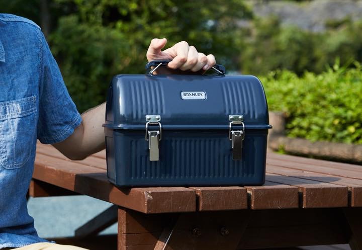 ネイビーもイイね！スタンレーのランチボックスが再販決定