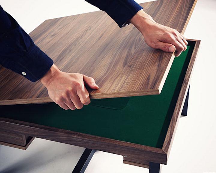 もうコタツの天板裏じゃないのね… 懐かしの麻雀卓がオシャレにチェンジ