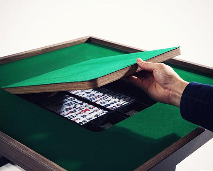 もうコタツの天板裏じゃないのね… 懐かしの麻雀卓がオシャレにチェンジ