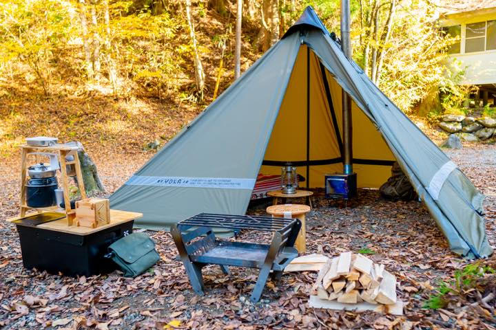 薪ストーブの煙突用穴付き四角形のワンポールテントが誕生