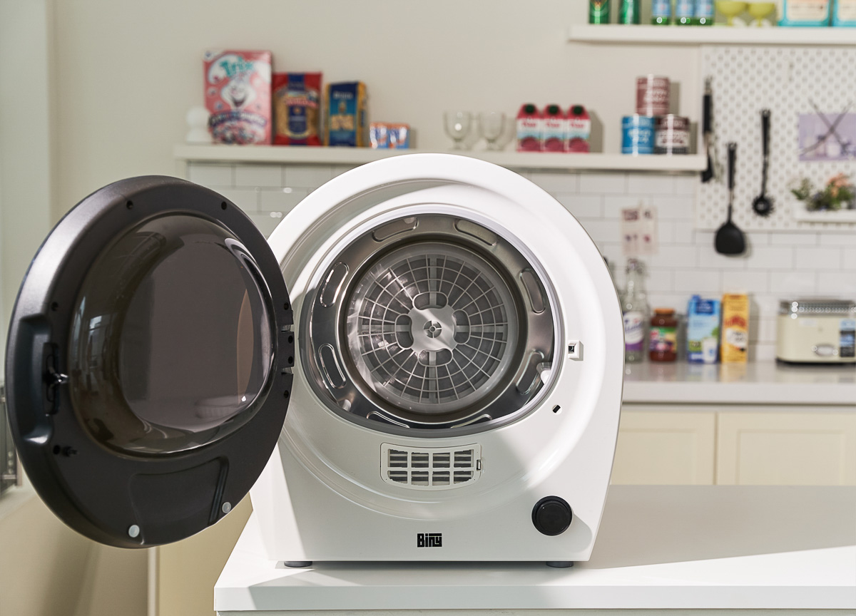 小型だけど意外と入る。約3kgの洗濯物を乾燥できる「Biny