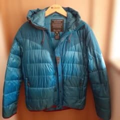 最終お値下げです！ KLÄTTERMUSEN フード付きダウンジャケット 青