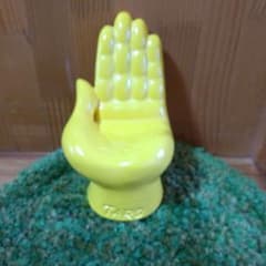 芸術は爆発だ／岡本太郎の手の椅子ミニチュアver＼8982／ - メルカリ