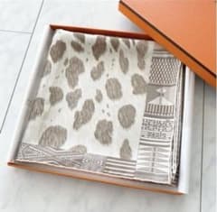 エルメス スカーフ カレ90 野生とカモフラージュ/カレジェアン