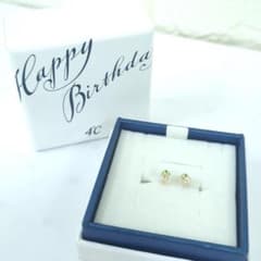 ヨンドシー 4℃ K10 ピアス ライトグリーン クリスタルラインストーン