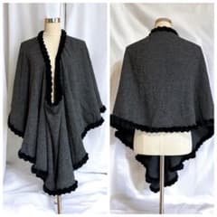 jun ashida ジュンアシダ ポンチョ リアルファー グレー系 - メルカリ