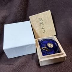 叙勲記念 菊花紋章 バッジ 菊紋 記章 徽章 襟章 勲章 皇室 叙勲 桐箱