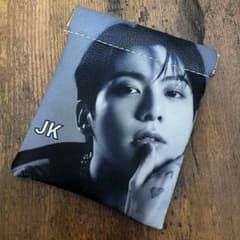 bts ジョングク マルチバネ式ポーチ - メルカリ