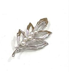 カトタン様 ミキモト リーフ パールブローチ - メルカリ