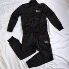 EA7 黒 上下セット トレーニングパンツ リブ裾。タグ付き！ - メルカリ