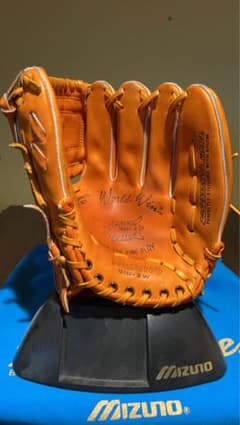 ミズノ ワールドウィン 赤カップ 硬式セカンド用 - メルカリ
