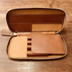 バハギア ペンケース ラウンドジップ型 プエブロ コニャック - メルカリ