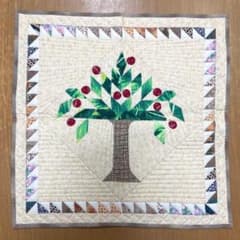 ハンドメイド パッチワーク キルト タペストリー りんごの木 - メルカリ