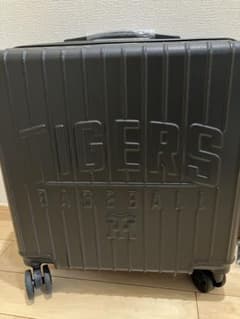 ⭐️優勝記念⭐️阪神タイガース 軽量スーツケース おまけ付き - メルカリ