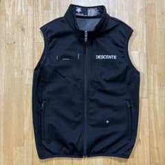 デサント 黒ミドラーベスト160㎝ - メルカリ