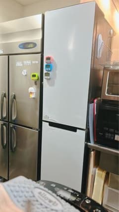 ホワイト冷蔵庫 IWBLP70003B 175cm - メルカリ