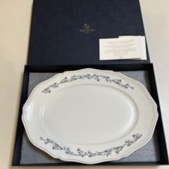 ヴァンクリ イヤーズギフト RAYNAUD ホワイトオーバルプレート - メルカリ