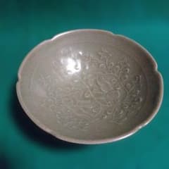 花と鳥の彫刻 グレーの陶器皿 青磁 中国 陽刻 - メルカリ