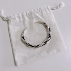 新品未使用 thaira(タイラ) シルバー925 バングル - メルカリ