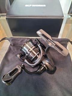 ダイワ SLPワークス ディスプラウト21 DS LT2000SS 黒い特務機2 - メルカリ