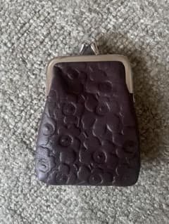 本革 marimekko 花柄エンボス ダークパープル ポーチ - メルカリ