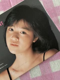 ⭐️菊池桃子 グッズ⭐️ 本、カセットテープ、バッジ、他 - メルカリ