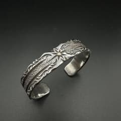 美品】BIG HAND 2023 サン&テクスチャー バングル - メルカリ