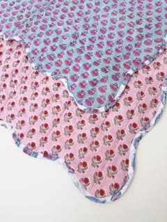 ブロックプリント うねうねキルトブランケット ピンク×水色 - メルカリ