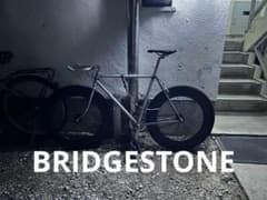 ピストバイク シルバー フレーム カーボンホイール 削り出しフレーム