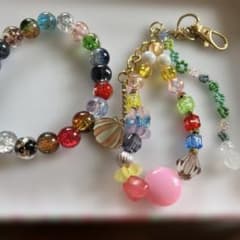 カラフルビーズブレスレットとストラップのセット - メルカリ