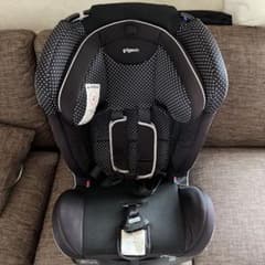 pigeon チャイルドシート オレイユ ZY-18 黒と白の水玉模様【中古品