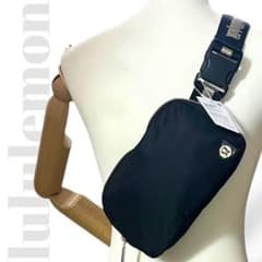 未使用✨入手困難 ルルレモン ボディバッグ ナイロン ロゴベルト 斜め