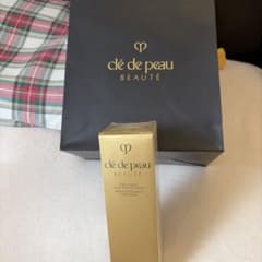 clé de peau BEAUTÉ エマルジョン ジョワ プロテクティブ デイ - メルカリ