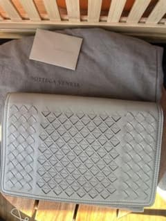 Bottega Veneta グレー編み込みデザイン本革ポーチ(未使用) - メルカリ
