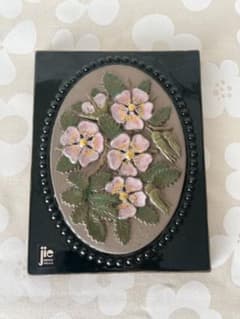 Jie Gantofta（ジイ・ガントフタ） ローズヒップ 陶板 - メルカリ