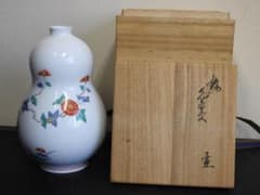 十三代柿右衛門 錦花鳥文壺 共箱 M1501 - メルカリ